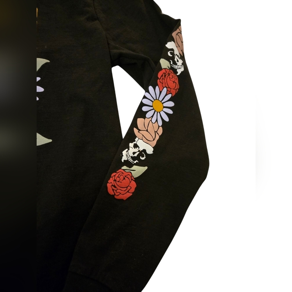 Vans headliner Black Skull Floral Long Sleeve Shirt. Size XS - Picture 2 of 7